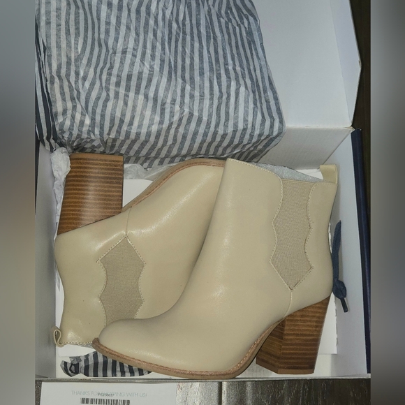 New in Box Splendid Magnolia Chelsea Bootie Khaki chunky heel size 8 ankle boots - Picture 5 of 13